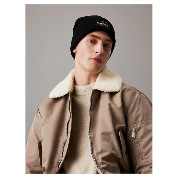 detail Calvin Klein pánská čepice K50K512455 BEH Black