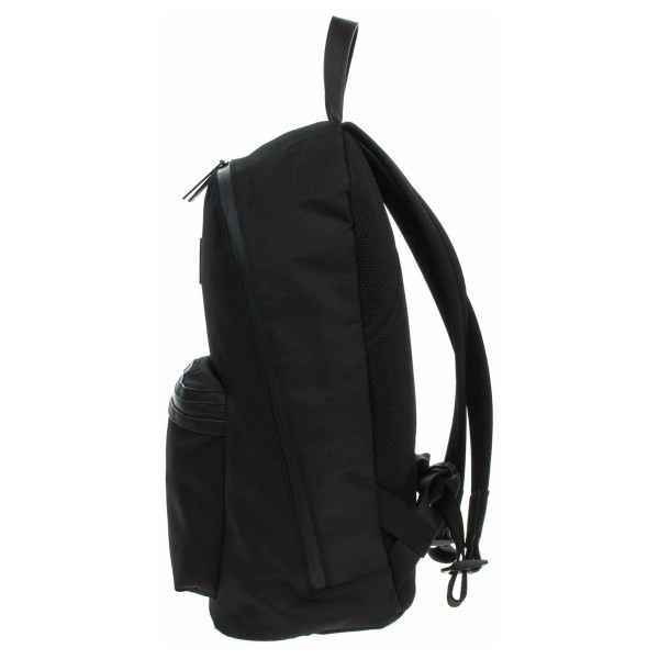detail Calvin Klein pánský batoh K50K512225 BEH Ck Black