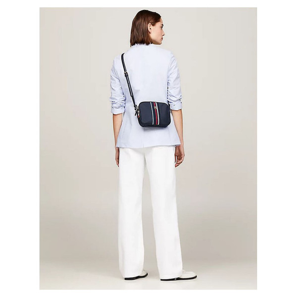 detail Tommy Hilfiger dámská kabelka AW0AW15985 DW6 Space Blue