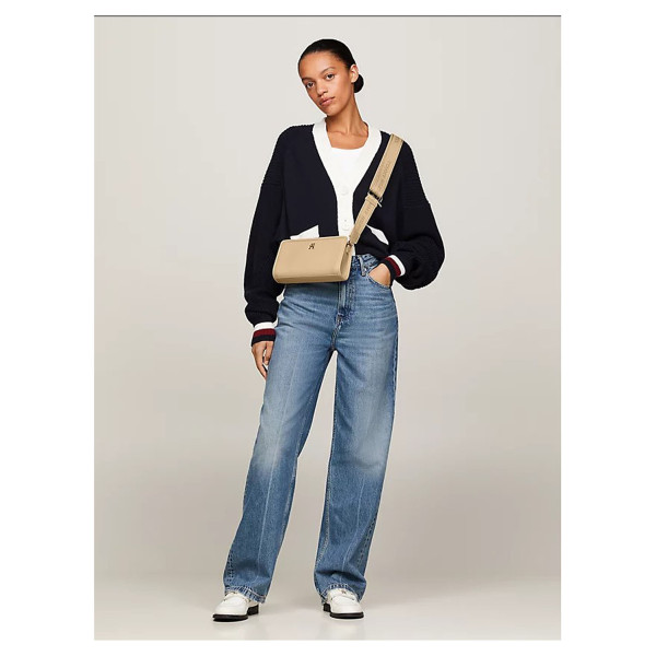 detail Tommy Hilfiger dámská kabelka AW0AW16163 ACR Harvest Wheat