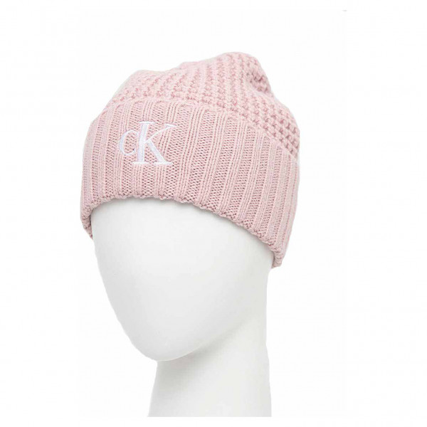 detail Calvin Klein dámská čepice K60K610124 TKY pink blush