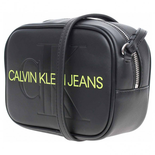 detail Calvin Klein dámská kabelka K60K608373 BDS black