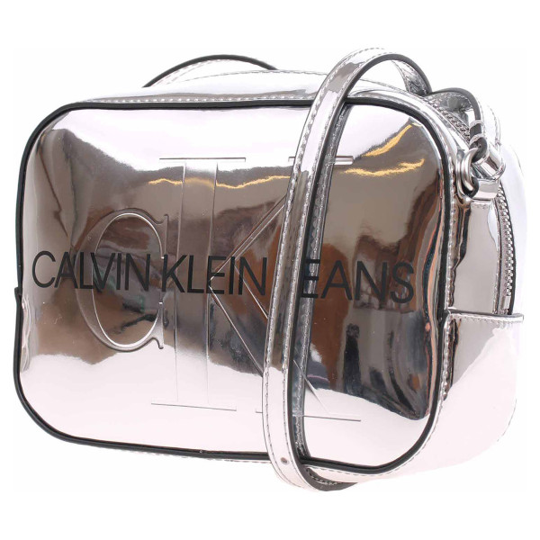 detail Calvin Klein dámská kabelka K60K608377 01P silver