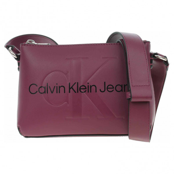 detail Calvin Klein dámská kabelka K60K610681 Amaranth